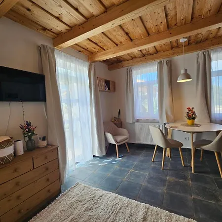 Papoula Vendeghaz - Apartament Köveskál
